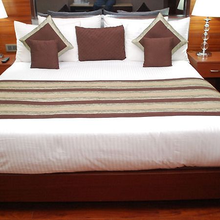 Clarks Inn, Pacific Mall กาเซียบัด ภายนอก รูปภาพ